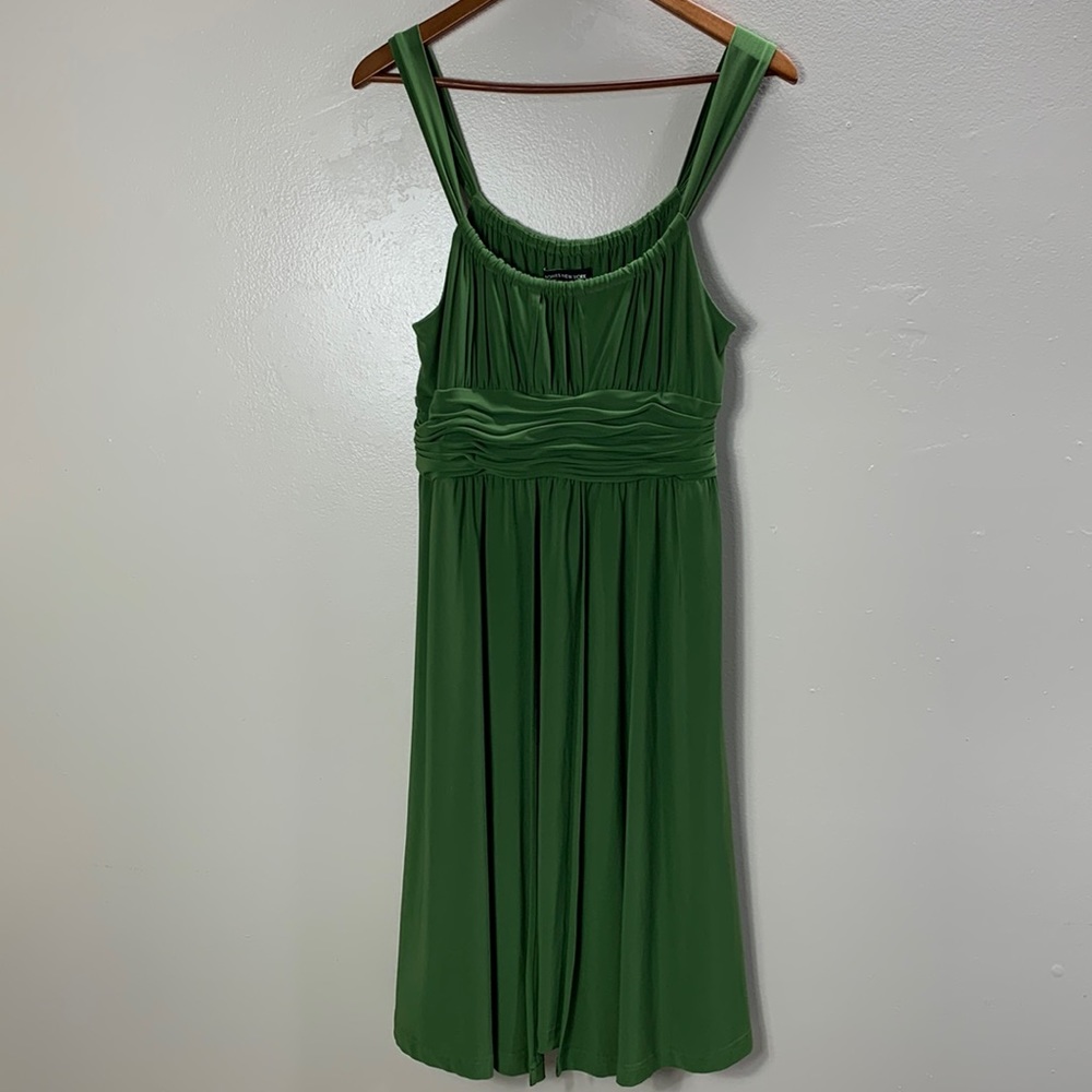 Jones New York Dress Women’s Green Wide Strap Pleated Waist Dress Size 10